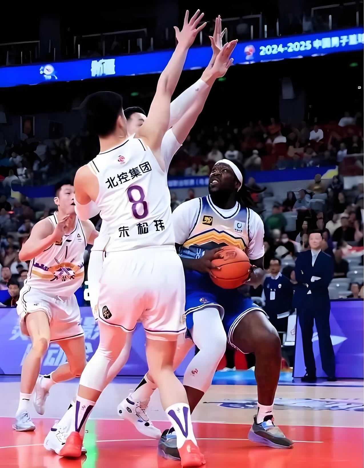 实力强劲球队犯错频频,反思成败之道 实力强劲球队犯错频频,反思成败之道