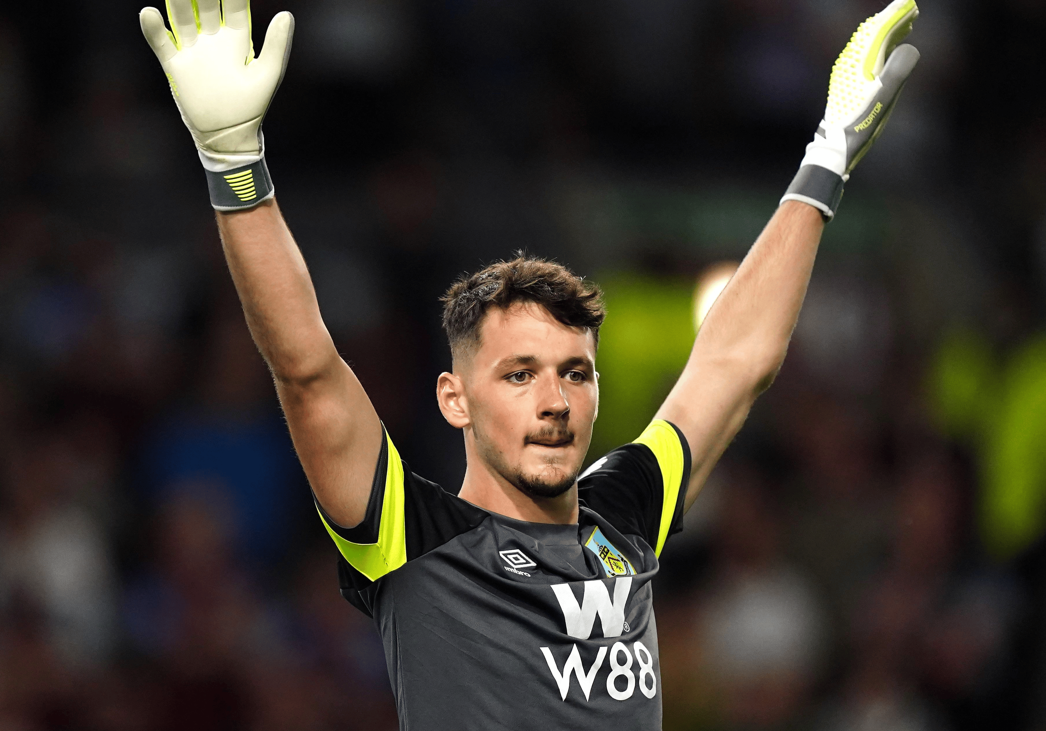 伯恩利门将神勇发挥，力保不失球门的简单介绍