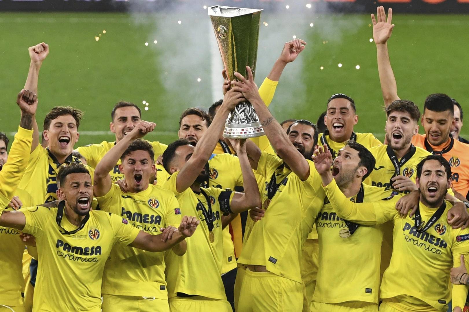 开云体育网站-比利亚雷亚尔遭遇两连败，积分榜领先缩小