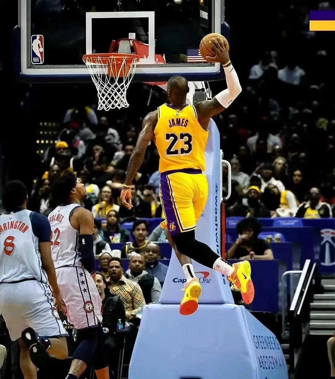 开云体育在线-詹姆斯带领火箭队大胜对手，狂砍+得分的简单介绍