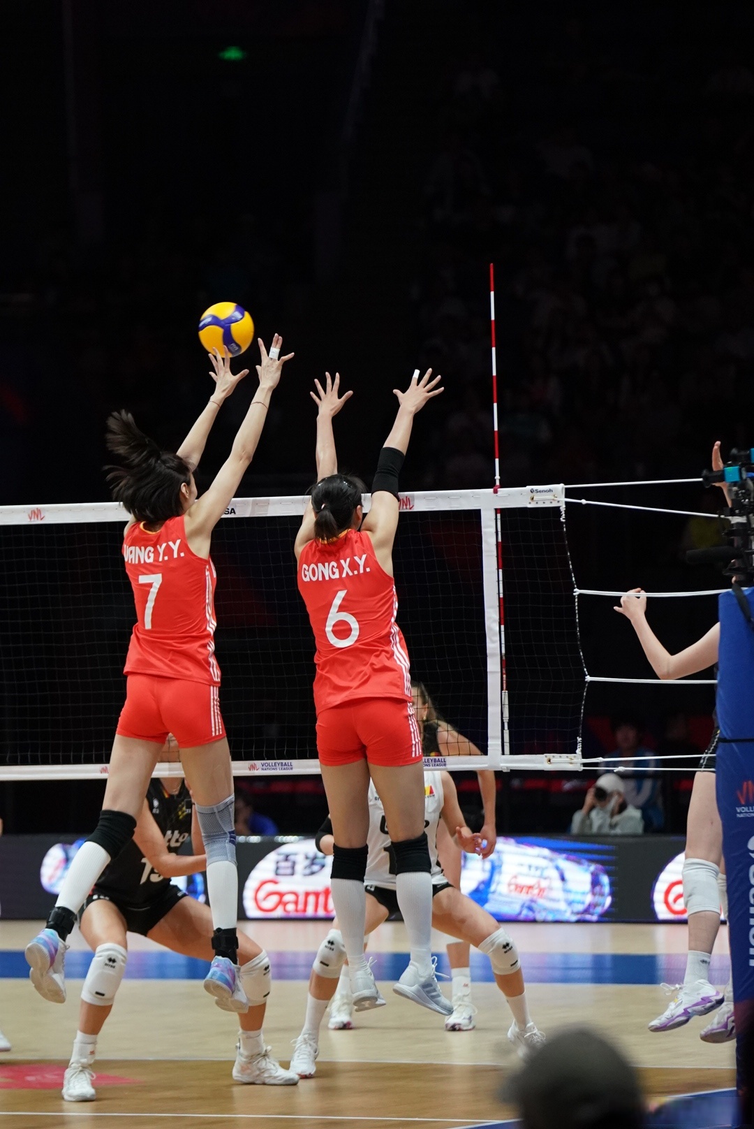 开云体育-球队精彩瞬间搏杀节奏，发挥队员潜能