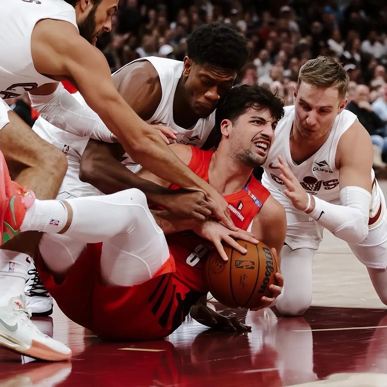 球队精彩瞬间搏杀节奏,发挥队员潜能 球队精彩瞬间搏杀节奏,发挥队员潜能