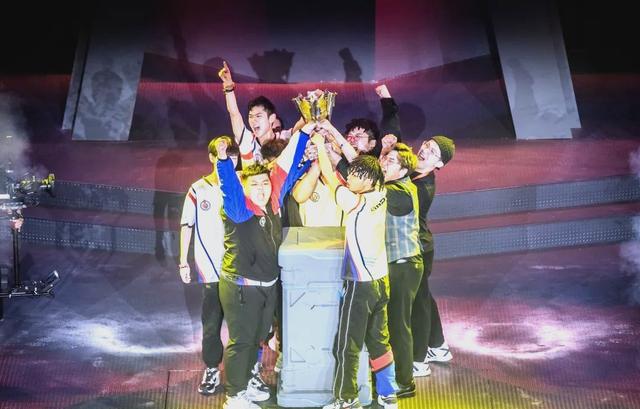 开云体育-精英对决！运动员拼尽全力争取胜利