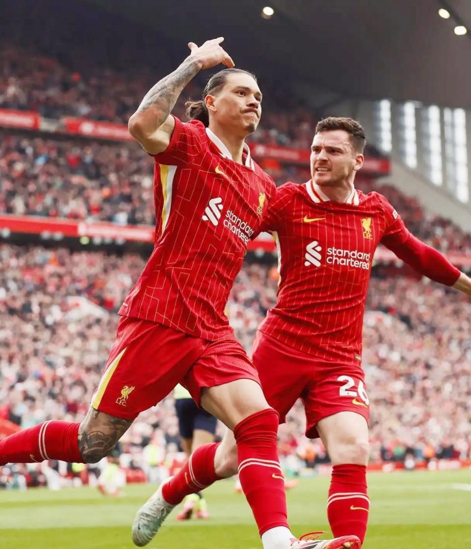 利物浦前锋连入两球,客场逆转击败对手 利物浦前锋连入两球,客场逆转击败对手