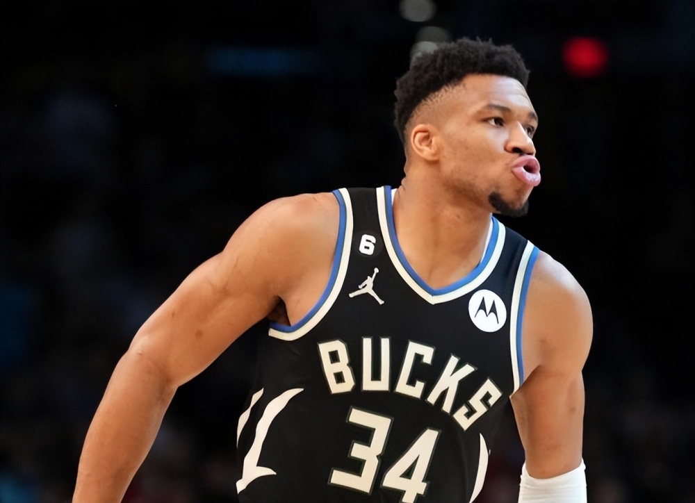 包含青岛雄鹿队气势如虹向着胜利目标全力冲刺的词条