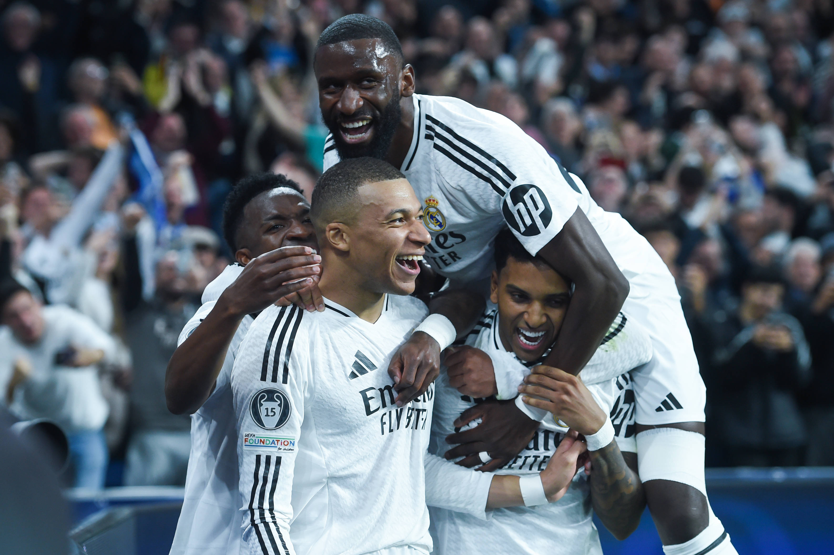 开云体育中国官网-皇马四球大胜，晋级欧冠八强