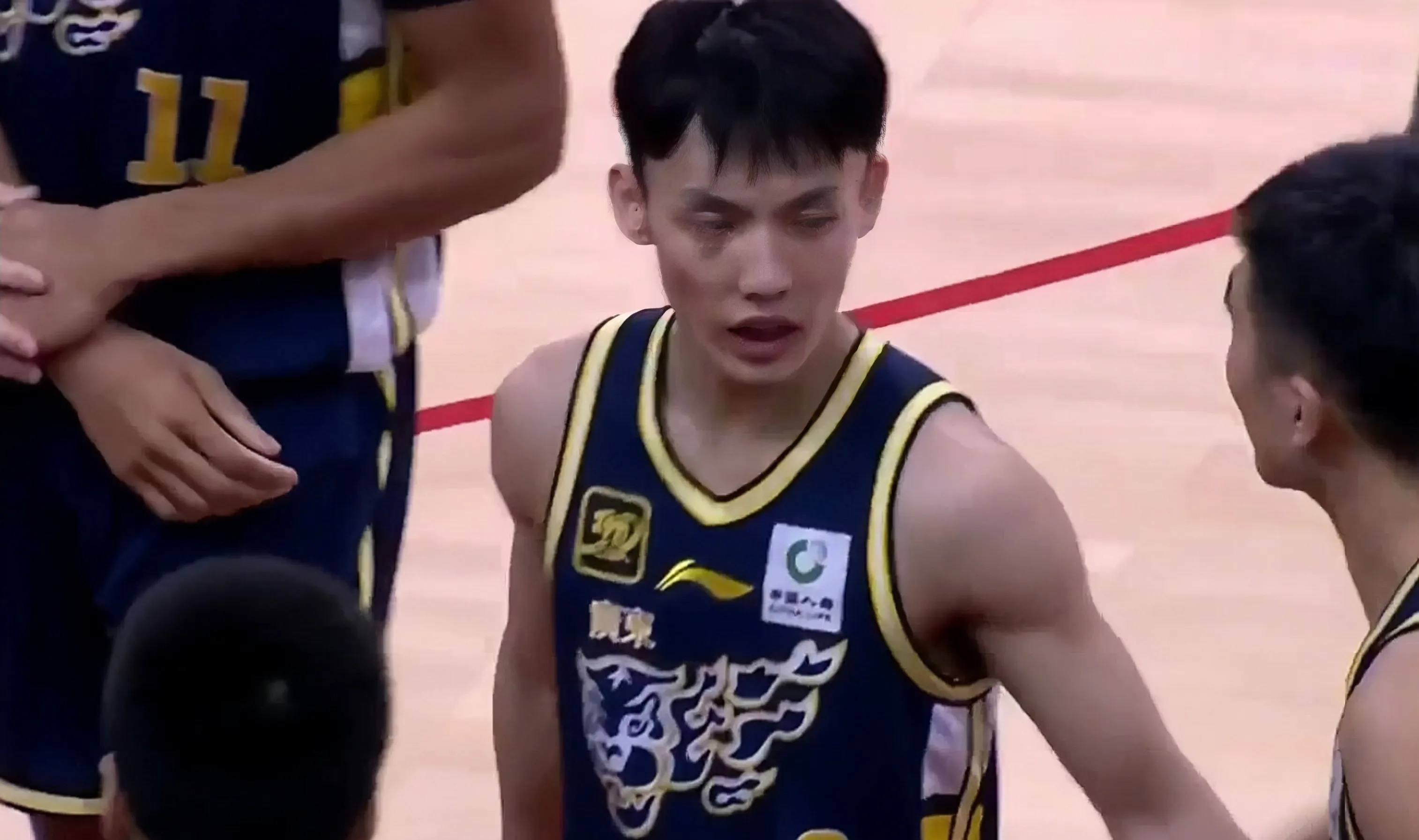 关于来自后卫的得分突破，助球队取得连胜的信息