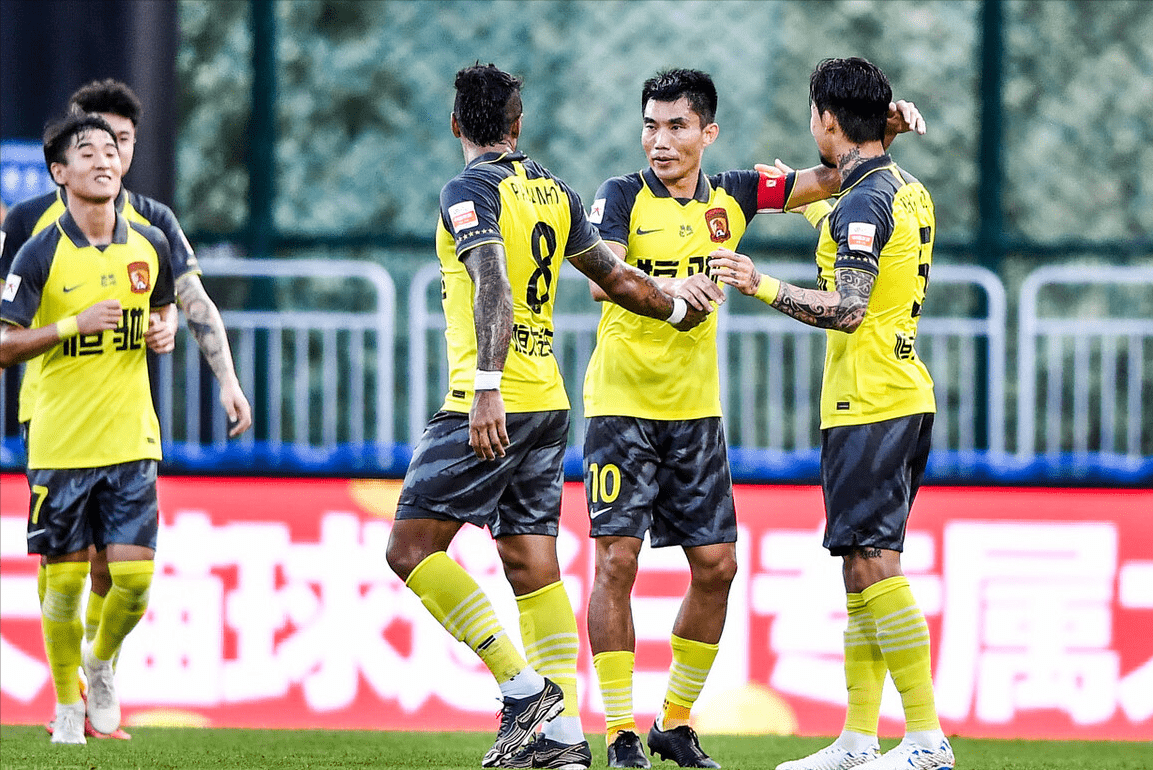 汉堡球员努力拼搏,为保级保全队荣誉而战的简单介绍 汉堡球员努力拼搏,为保级保全队荣誉而战的简单介绍