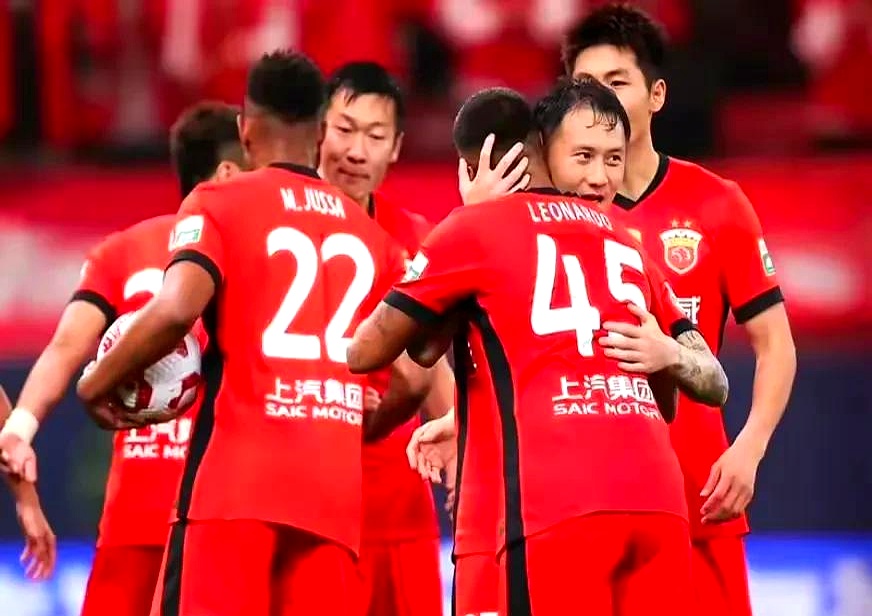 国内足球联赛豪强交锋，激烈对抗引燃全场的简单介绍