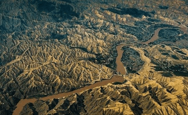 包含苦战艰难:两队实力相当,一场战斗的结果充满谜团的词条 包含苦战艰难:两队实力相当,一场战斗的结果充满谜团的词条