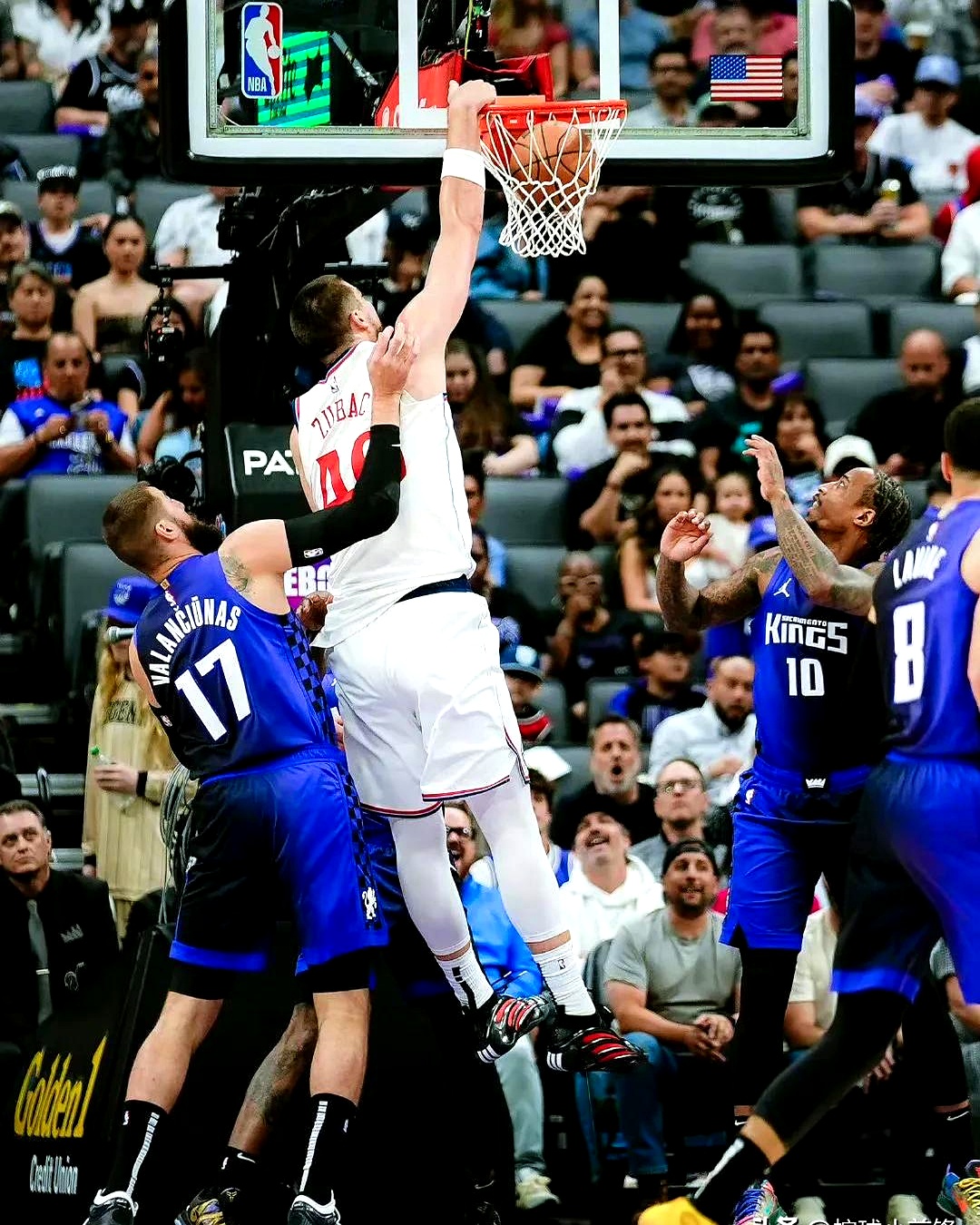 快船队客场遭遇逆转,被魔术队绝杀 快船队客场遭遇逆转,被魔术队绝杀