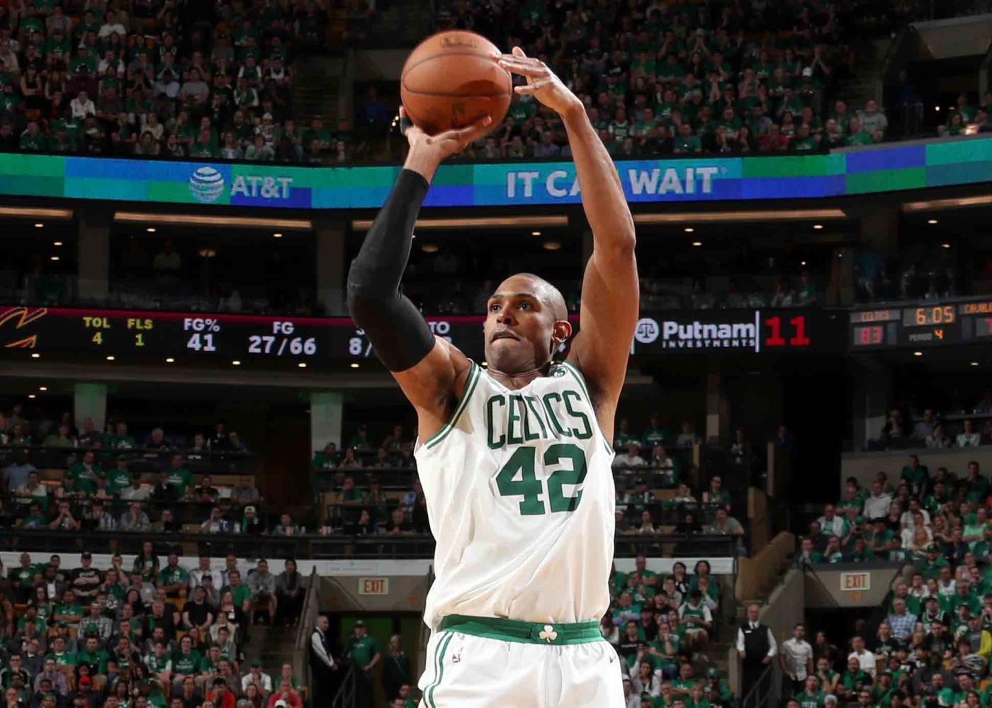 开拓者告捷凯尔特人，主场保持不败