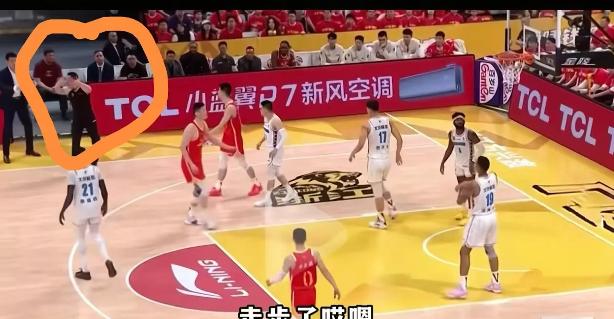 CBA比赛引发球迷激情争议